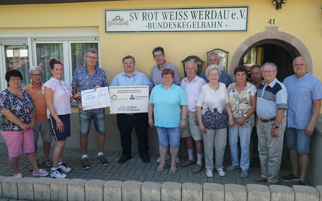 Spendenscheckübergabe an den SV Rot Weiss Werdau e.V.