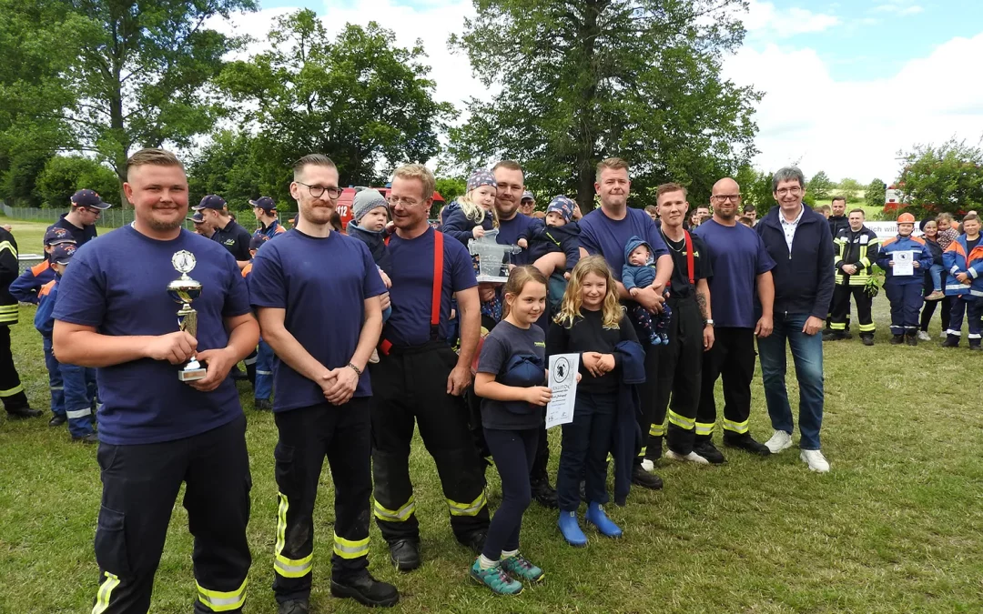 Siegermannschaften der diesjährigen Stadtmeisterschaft im Löschangriff