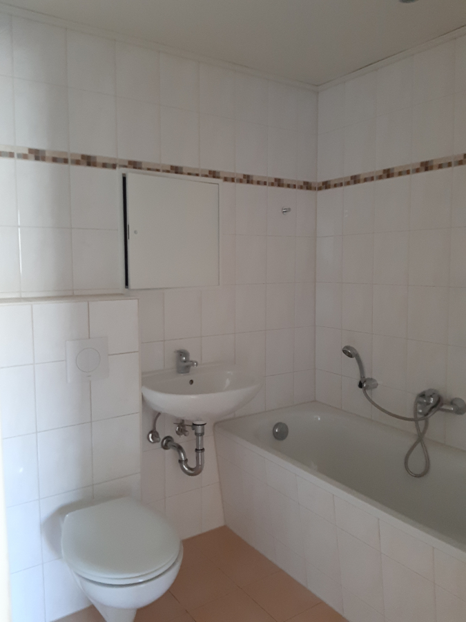 Badezimmer - 3 Raum Wohnung mit Einbauküche und Balkon