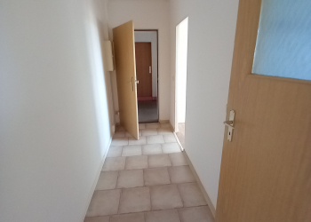 Flur - 2 Raum Wohnung mit Balkon zu vermieten :-)