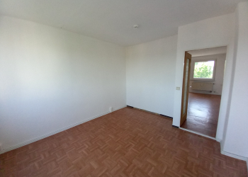 Schlafzimmer - 2 Raum Wohnung mit Balkon zu vermieten :-)