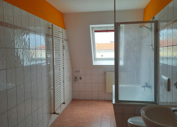 Badezimmer - 2-Raum Wohnung in zentraler Lage!!!