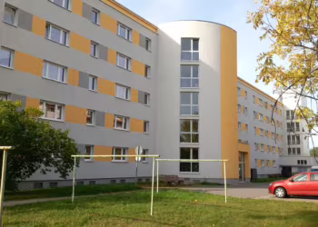 Barrierefreie Wohnung mit Dusche und Balkon, 08412 Werdau, Etagenwohnung