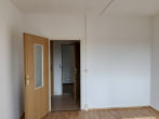 Wohnzimmer - Tolle 1,5-Raum-Wohnung mit Balkon im 1. OG!